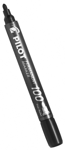 Posiada okrągłą końcówkę o grubości pisania 1 mm. Wodoodporny tusz nie blaknie i nie rozmazuje się. Wytrzymała końcówka wykonana z włókna akrylowego. Polipropylenowa obudowa. Nie zawiera ksylenu i toulenu.

