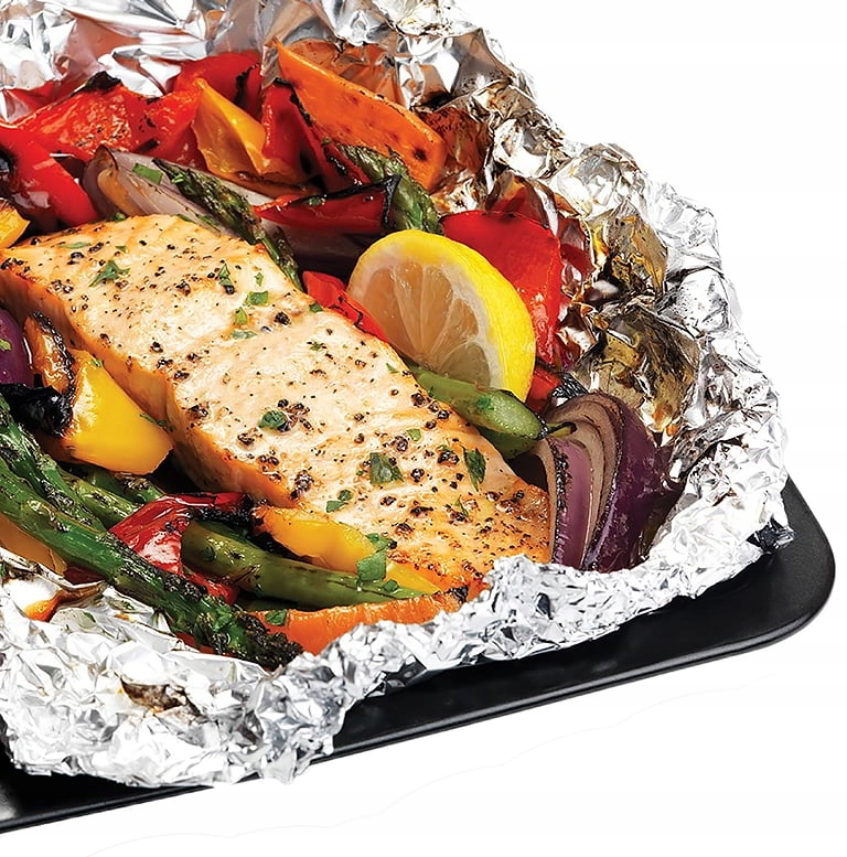 Folia aluminiowa 29cm szerokości 72m długości 0,9kg w kartonie z ostrzem do cięcia.