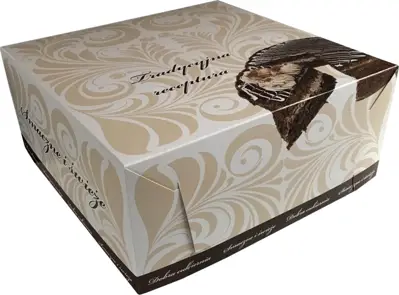 Karton na tort 32x32x14 cm dwuczęściowy bez okna z ornamentem beżowym i brązowym paskiem