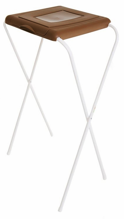 Uniwersaly stojak do worków na śmieci, wykonany z bardzo dobrej jakości plastiku. Stojak posiada bardzo praktyczną plastikową ramkę utrzymującą worek.

   *Całkowita wysokość wynosi: 87 cm.
   *Worki na śmieci o pojemności 120L
   *1 komora: brązowa