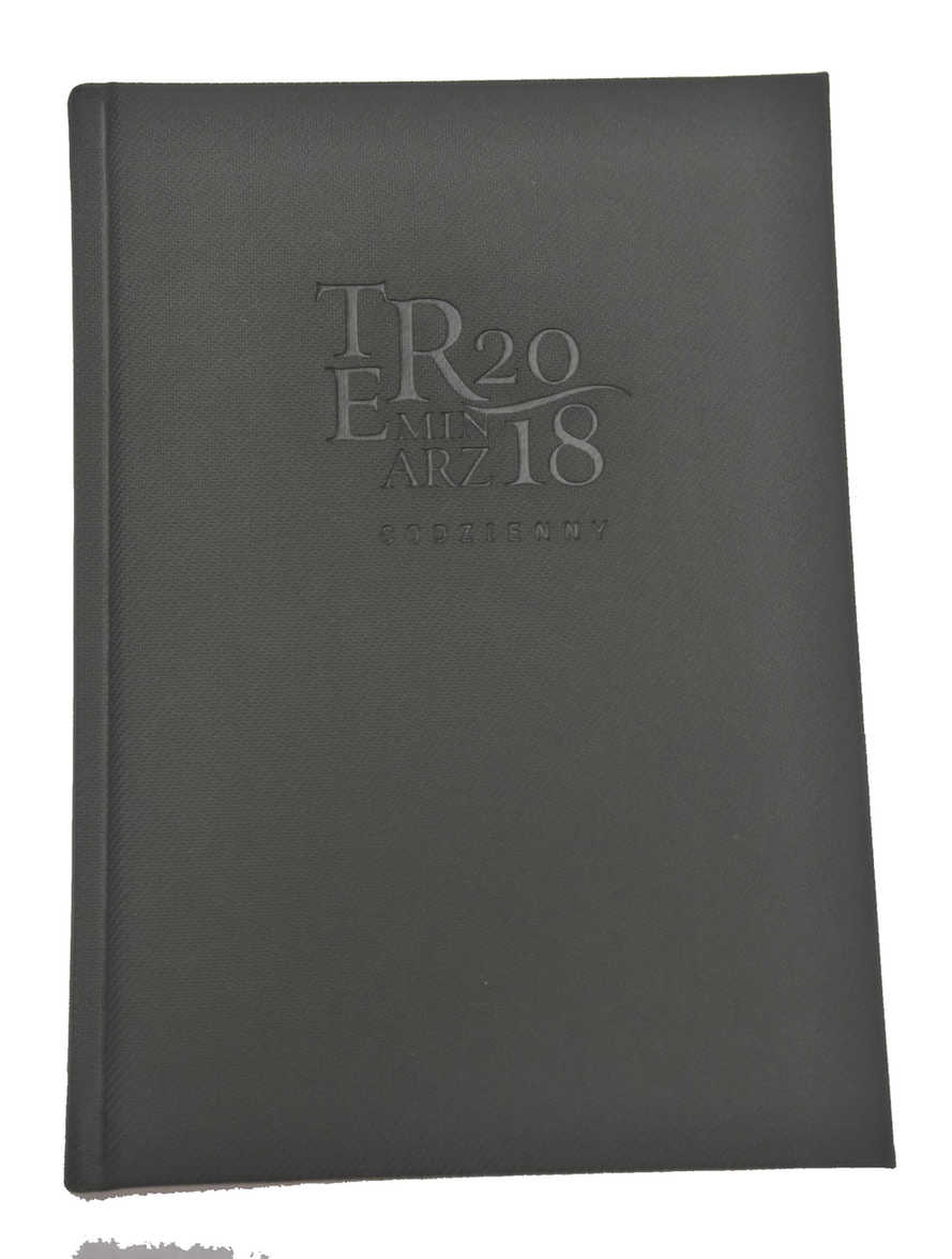 Kalendarz codzienny T-255T,
   *oprawiony w skóropodobną Twill,
   *jedna tasiemka,
   *format: A5,
   *układ kalendarium: 1 dzień, jedna strona.