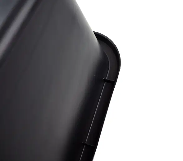 Kastra budowlana przeznaczona do mieszania i transportu różnego rodzaju zapraw cementowych i tynkarskich zarówno suchych jak i mokrych.. Produkt wykonany z surowców wtórnych. Na obwodzie kubła znajdują się 4 profilowane uchwyty ułatwiające jego przenos...