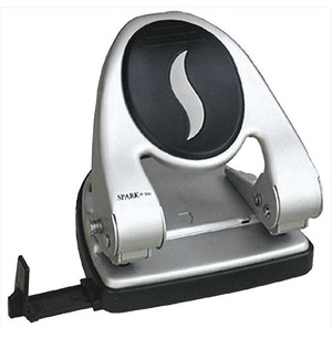 Średni, metalowy dziurkacz z przeciwpoślizgową nakładką z miękkiego tworzywa, wysuwany ogranicznik różnych formatów, znacznik środka strony. Rozstaw otworów 80 mm, średnica 6 mm. Blokada zacisku dla ochrony stempli oraz zmniejszenia gabarytu. Dzielony ...