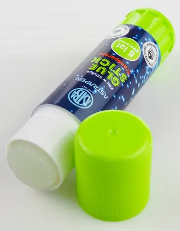 Klej w sztyfcie 15g Transp.ASTRAPENASTRA Klej w sztyfcie na bazie PVP. Nietoksyczny, bezzapachowy, bez rozpuszczalników. Klei papier , tekturę, fotografię, tkaniny, łatwo zmywalny wodą.