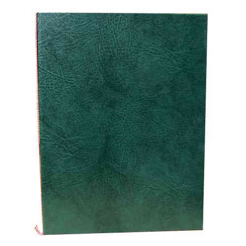 Okładki na dyplom wykonane z tektury litej, oklejone z zewnętrz introkalem, wewnątrz białym papierem offsetowym. W środku posiada pasek mocujący dyplom. Ilość w pakiecie : 10 szt.