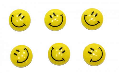 Takie emotki dadzą Ci dużo uśmiechu nawet w pochmurne dni. Przyczep do lodówki karteczkę z ważnym dla Ciebie przypomnieniem, a codziennie, gdy będziesz otwierał lodówkę - wesoła buźka przypomni Ci o ważnej wiadomości.