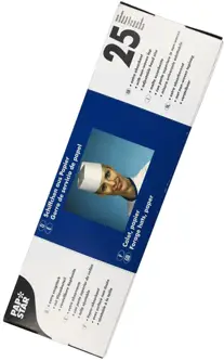 Furażerka papierowa jednorazowa biała, rozmiar regulowany. Szerokość opakowania: 28,2 cm, Głębokość opakowania: 28,2 cm, Wysokość opakowania: 8,5 cm, Waga opakowania: 0,28 kg. Opakowanie zawiera: 25 szt.

