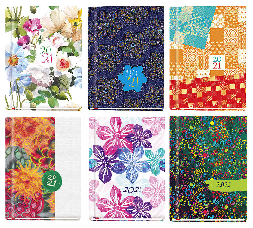 *układ kalendarium: 1 tydzień - 2 strony,
   *ilość stron: 144,
   *rodzaj papieru: offset 70 g/m2 biały,
   *jedna tasiemka,
   *miejsce na dane adresowe i teleadresowe. Kalendarz skrócony na rok,
   *numery kierunkowe wybranych miast Polski oraz...