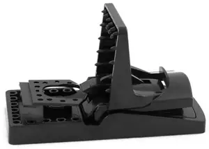 Plastikowa pułapka na myszy jest bardzo wygodna w obsłudze, odporna na warunki atmosferyczne. Pojemnik na przynętę umożliwia bezpieczne nastawienie łapki.

