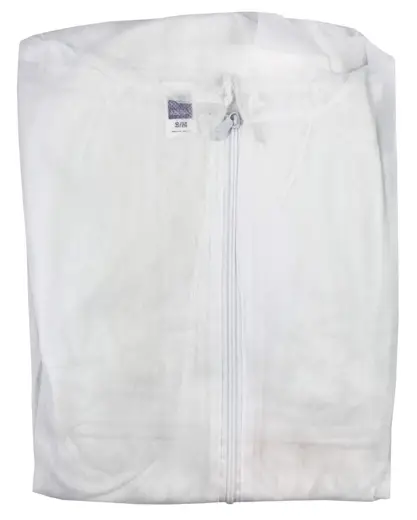 Kombinezon ochronny, jednorazowy z włókniny.
Stanowi szczelne zabezpieczenie przed: czynnikami mechanicznymi, mikroorganizmami,  środkami czyszczącymi słabego działania.
Rozmiar: L.