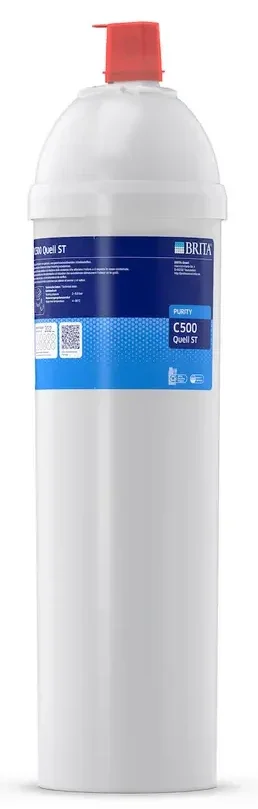 Filtr wody BRITA Purity C500 Quell ST w białym cylindrycznym opakowaniu z czerwoną głowicą i etykietą niebieską.