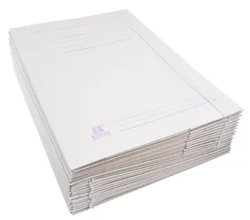 Teczka papierowa biała A4 300g z gumką i tasiemkami, widok stosu gotowych do wysyłki.