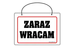 Tablica laminowana A5 zawieszona z napisem ZARAZ WRACAM w czarnym tekście na białym tle w czerwonej ramce