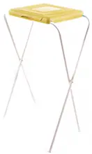 Uniwersaly stojak do worków na śmieci, wykonany z bardzo dobrej jakości plastiku. Stojak posiada bardzo praktyczną plastikową ramkę utrzymującą worek.

   *Całkowita wysokość wynosi: 87 cm.
   *Worki na śmieci o pojemności 120L
   *1 komora: żółta