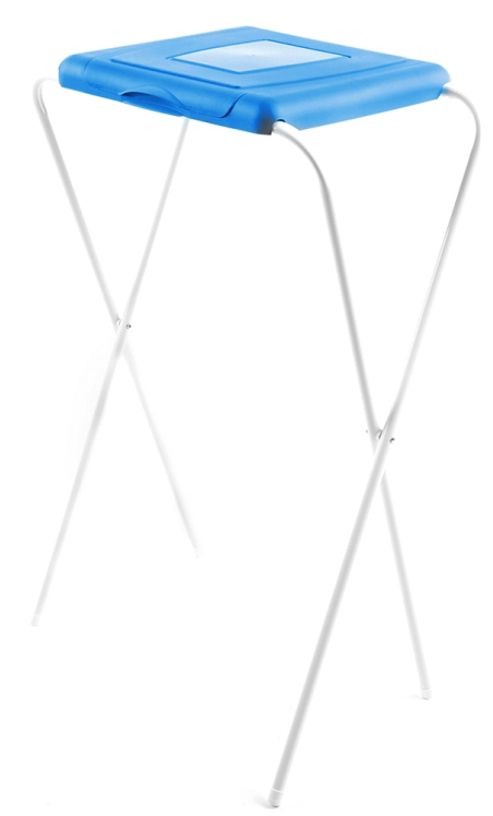 Uniwersaly stojak do worków na śmieci, wykonany z bardzo dobrej jakości plastiku. Stojak posiada bardzo praktyczną plastikową ramkę utrzymującą worek.

   *Całkowita wysokość wynosi: 87 cm.
   *Worki na śmieci o pojemności 120L
   *1 komora: niebieska