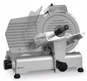 Doskonała do gastronomii oraz sklepów mięsnych.
Cechy produktu:

   *Obudowa wykonana z anodowanego aluminium
   *Transparentna osłona bezpieczeństwa podczas pracy
   *Odkręcana prowadnica ułatwiająca czyszczenie z resztek pozostałych po krojeniu...