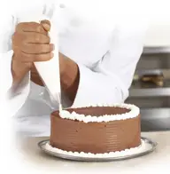 Rękaw CUKIERNICZY foliowy 100szt do wyciskania kremu 53x28,5cm do szprycowania *Worki do szprycowania antypoślizgowe
*Kolor niebieski
*Jednorazowe worki biodegradowalne,
*Odpowiednie do ciepłej i zimnej masy,
*Zgodne ze standardami HACCP,
*Grubość folii: 80 mikronów,
*Opakowanie - rolka 100 szt.
*Wielk...