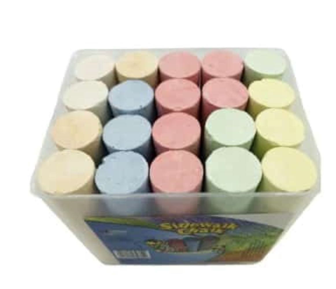 Duże laseczki kredy o wymiarach: 2,5x10 cm, idealne do rysowania po dużych powierzchniach takich jak chodnik, asfalt, kostka, beton czy tablica. Opakowanie zawiera: 20szt.