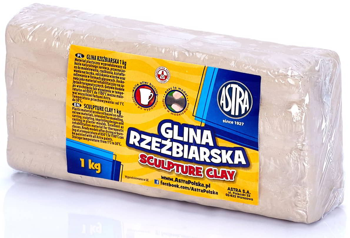 Glina rzeźbiarska ASTRA 1 kg, beżowa masa w opakowaniu foliowym z żółto-niebieską etykietą.