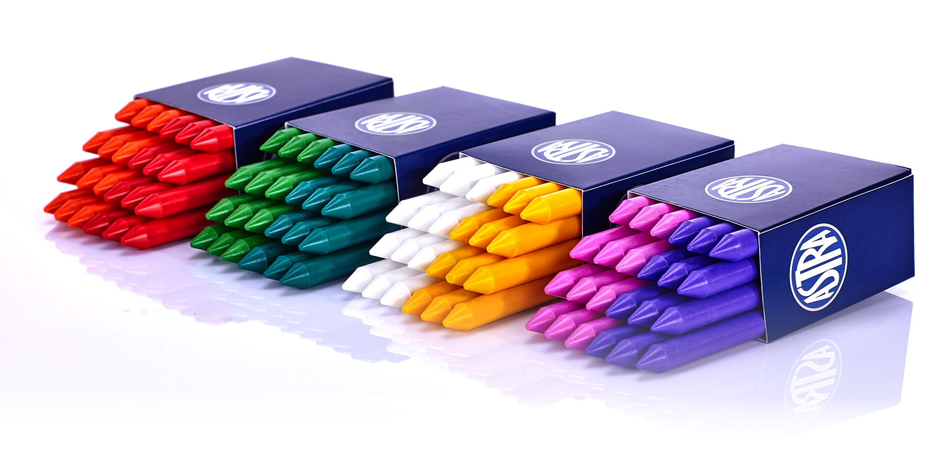 Kredki Woskowe Zestaw 144sztASTRA 12kol x12szt Kredki woskowe zawierają wysokiej jakości pigmenty i woski dzięki czemu ich kolory są niezwykle intensywne i żywe. Kredki są odporne na złamania i nie wymagają temperowania. Co ważne, nie brudzą rąk. Zestaw zawiera: 12 kolorów x 12 sztuk. Kolory: biały...