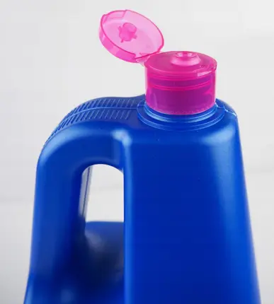 To niezwykłe mleczko do czyszczenia powierzchni, które już po pierwszym zastosowaniu pozostawia spektakularne efekty. Środek z dodatkiem składników nabłyszczających, świetnie odświeża czyszczone powierzchnie, nie pozostawiając smug i zacieków.

Pojem...