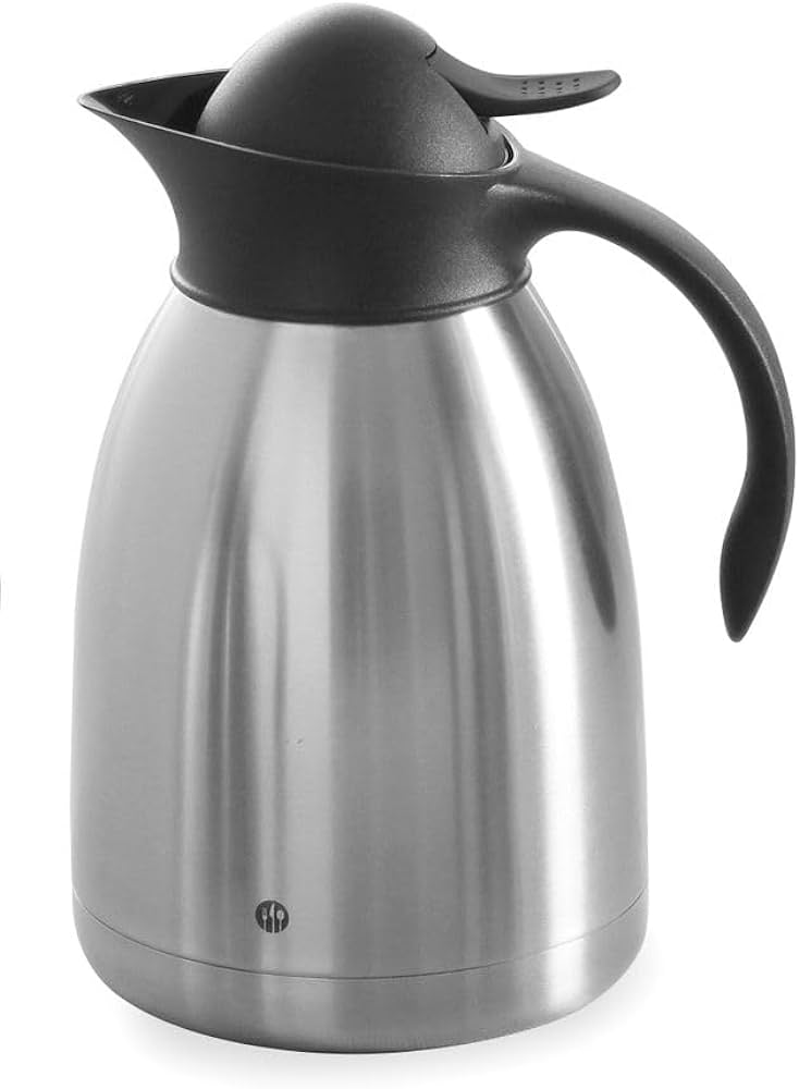 *Podwójne ścianki wykonane ze stali nierdzewnej
   *Pokrywa, przycisk, dzióbek i uchwyt z metalu chromowanego
   *Doskonałe właściwości izolacyjne
   *Pokrywa z przyciskiem wykonana z polipropylenu
   *Przycisk w kolorze czarnym
   *Pojemność: 1,5L