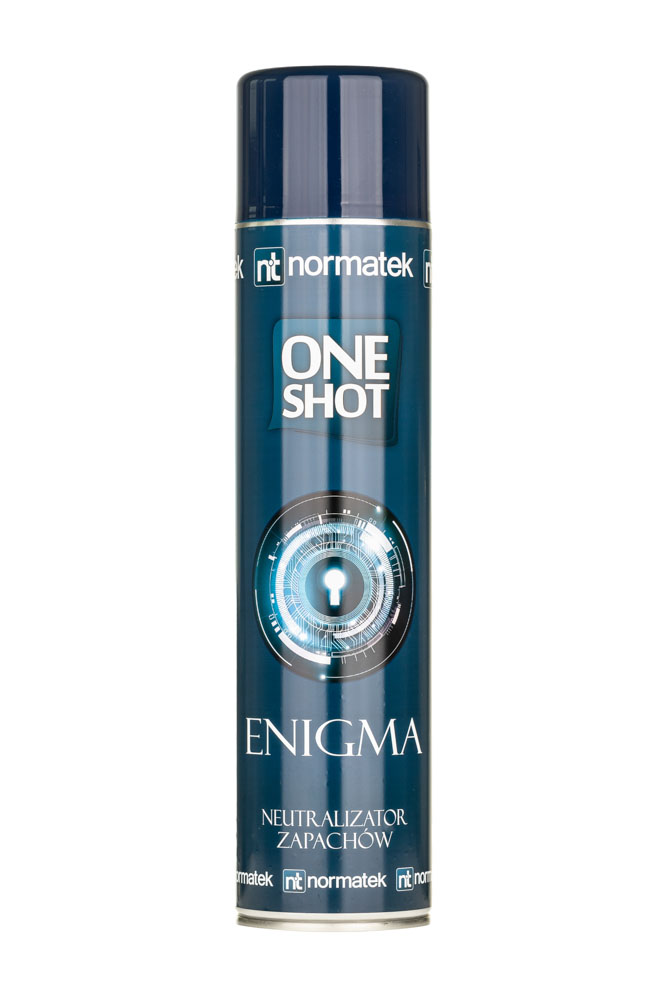 Odświeżacz NORMATEK ENIGMA 600ml ONE SHOT w aerozolu, neutralizator zapachów w ciemnoniebieskim opakowaniu.