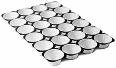 Kartonowy stelaż ze specjalnie wykonanymi foremkami, przeznaczony do wypieku muffinek. Stelaż jest wykonany ze sztywnego, karbonowego kartonu, ułatwia transport wypieków. Na stelażu mieszczą się 24 papilotki na muffiny. Całość odporna na wysokie temper...