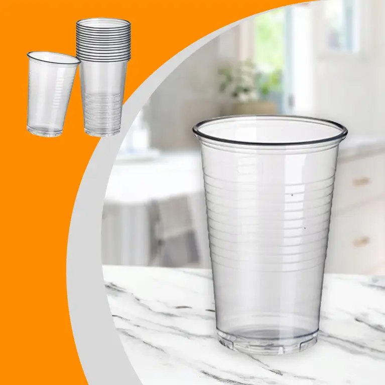 Kubek plastikowy transparentny 200ml z fakturą w prążki, pojemność 100 sztuk w opakowaniu.