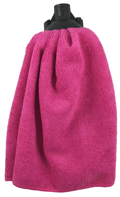 *Wytrzymały
     *Zmywa plamy oraz zbiera cząstki brudu
     *Nie rysuje powierzchni
     *Łatwo dociera do zakamarków
     *Doskonale wchłania wodę
     *Od spodu posiada gąbkę
     *Można prać
Kolor mopa wybierany losowo.