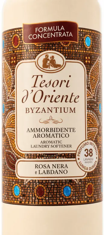 Płyn do płukania Tesori d'Oriente Byzantium 760 ml, zbliżenie na etykietę z informacją o 38 praniach.