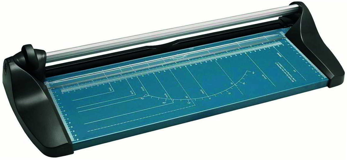 Obcinarka Trymer A3 Obcinarka Trymer, przeznaczona do okazyjnego użytku w małym biurze do cięcia dokumentów w rozmiarze A3. Zawiera bezpieczną w użyciu unikalną kasetę z ostrzem ze stali nierdzewnej, ostrze pozostaje cały czas w osłonie kasety.